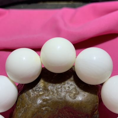 深海奶白贝化玉单圈手串一条， 深海奶白贝化玉单圈手串一条，