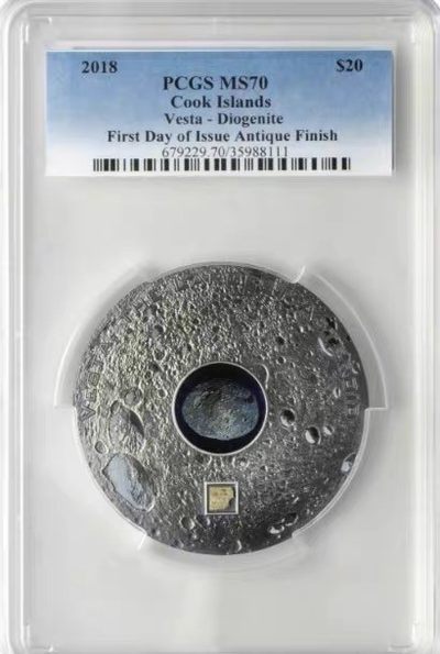 【海寧潮】拍卖第六十五期 - 【海寧潮】库克2018年灶神星镶HED陨石3盎司银币PCGS-MS70首期，原盒证书，证书编号008,原价3800