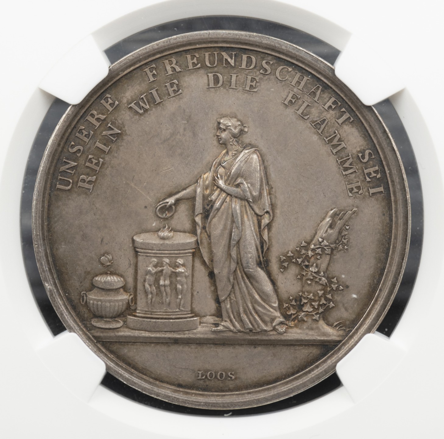 万国钱币拍卖第005期 德国1800年LOOS名家设计真理与友谊银章，友谊女神向祭坛献上燔祭，并在花圈中刻有“祭坛神圣”字样，40MM