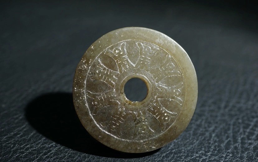 ｜冷门出品｜精选专拍·第贰拾壹场· 明清工老和田玉团寿玉璧挂件