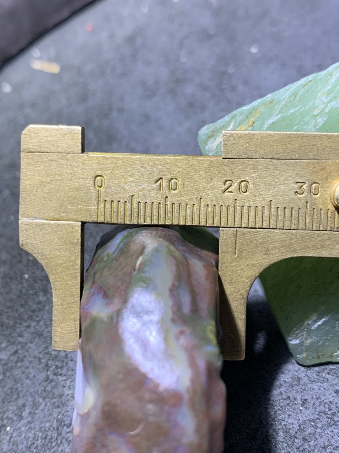 精美戈壁彩玉手工雕刻平凡把件（吊坠)一个！寓意：平凡之路