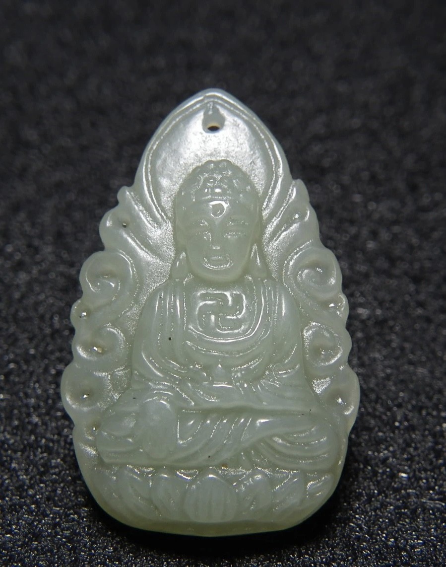 ｜冷门出品｜精选专拍·第贰拾壹场· 和田青白玉单面工浮雕莲花座观音佩