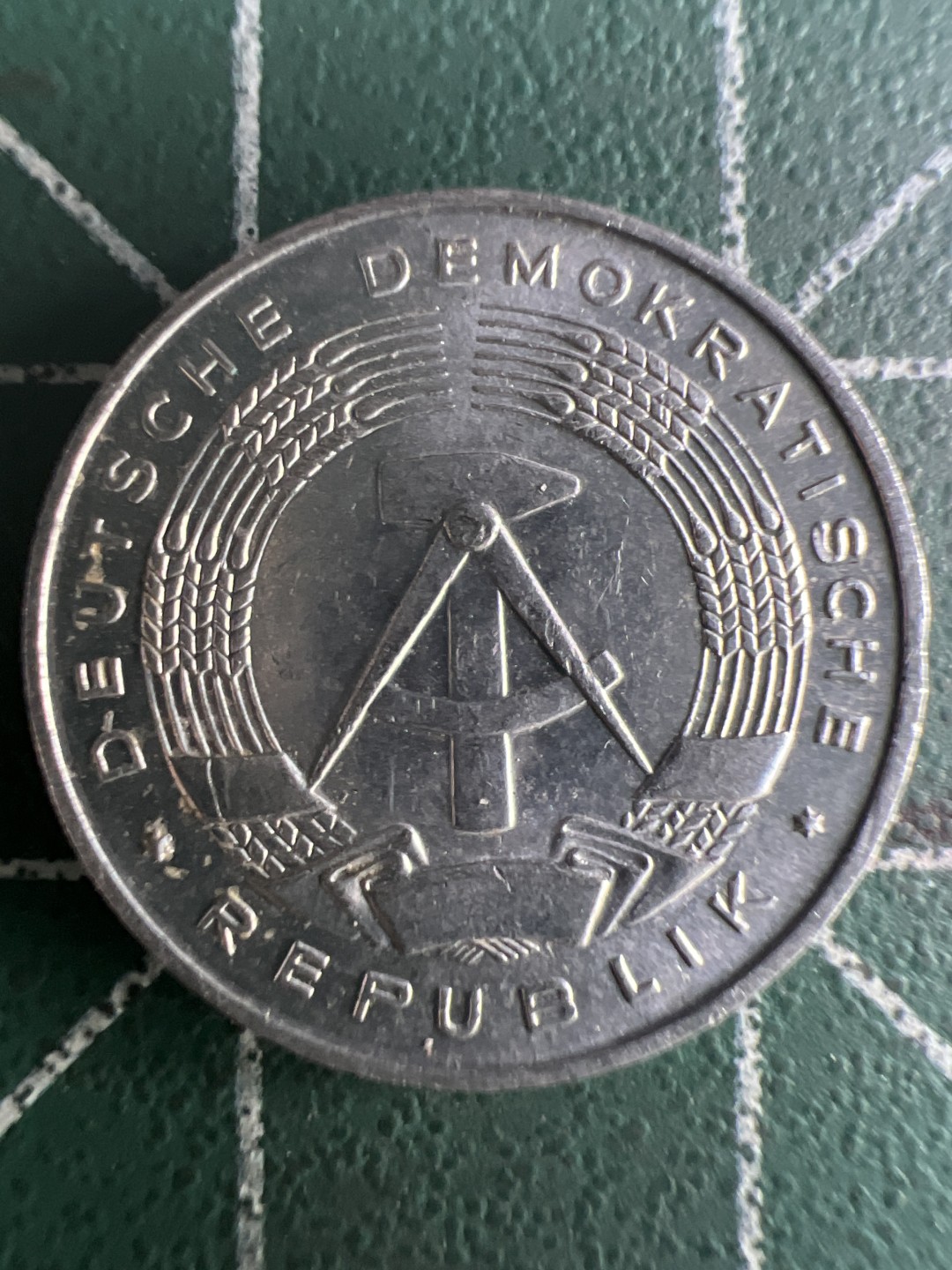 泡泡堂第273期  世界硬币 （无押金，捡漏，全场20包邮，偏远地区除外，接收代拍业务） 东德一芬尼