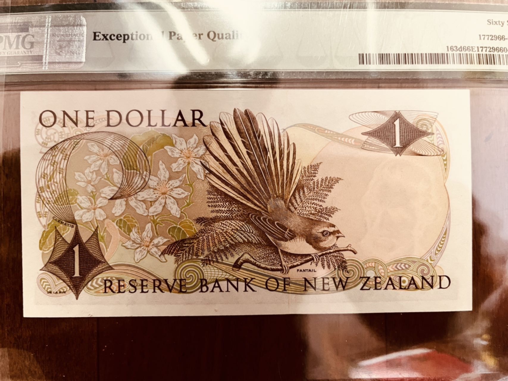 PMG66绝版老标1977新西兰1元女王钞