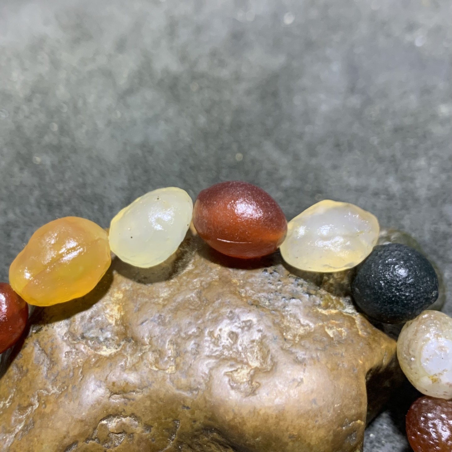 精美天然洁净透彻阿拉善彩珠玛瑙手串一条