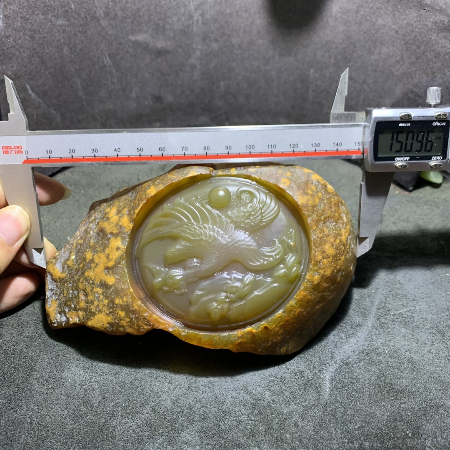 精美天然巴西玛瑙原石雕刻大展宏图摆件一个