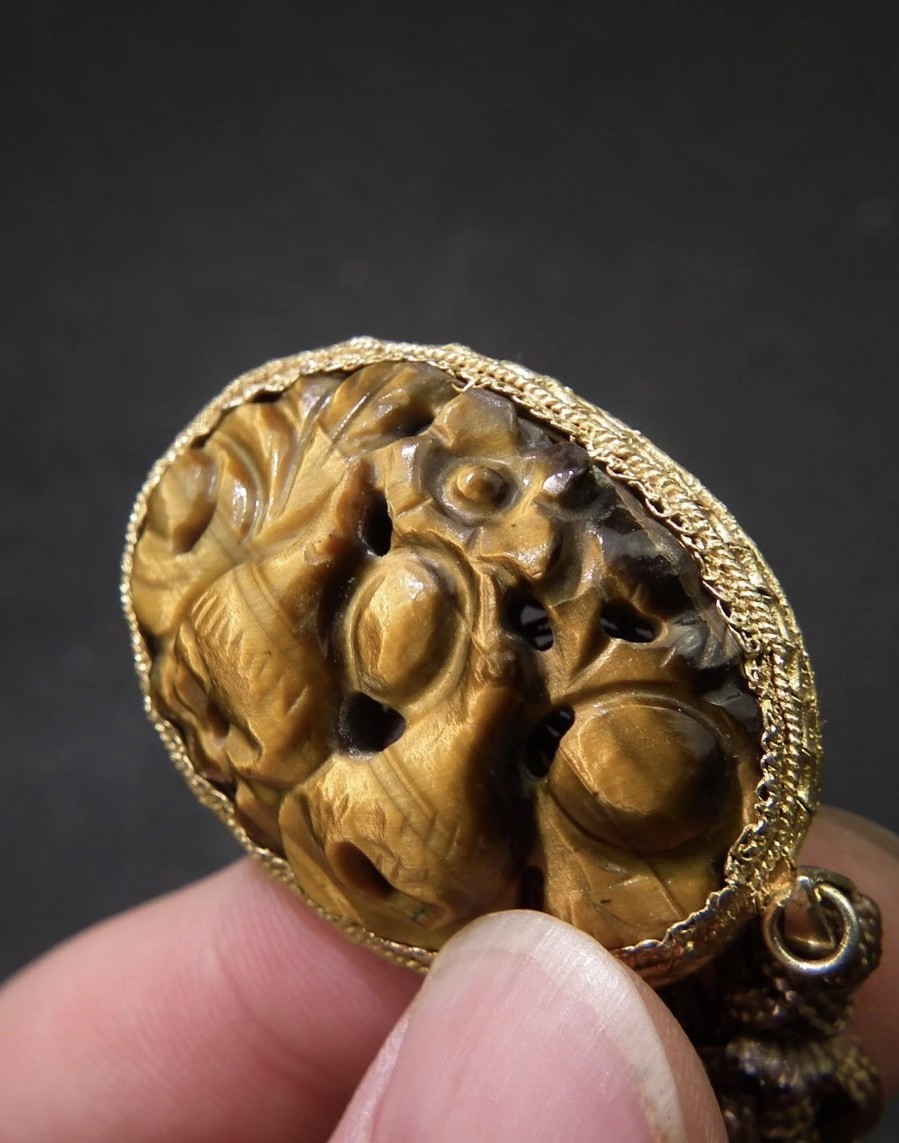 ｜冷门出品｜精选专拍·第贰拾壹场· 纯手工合金花丝工镶天然虎睛石高浮雕花卉凤鸟大佩