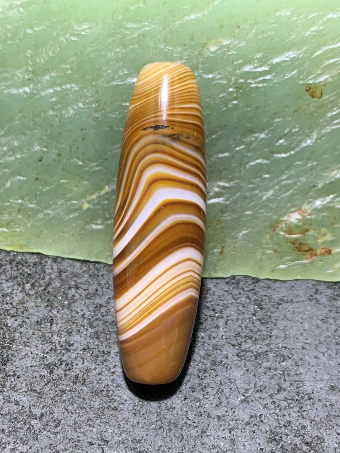 精美高玉化咖色千层纹缠丝玛瑙桶珠一颗，