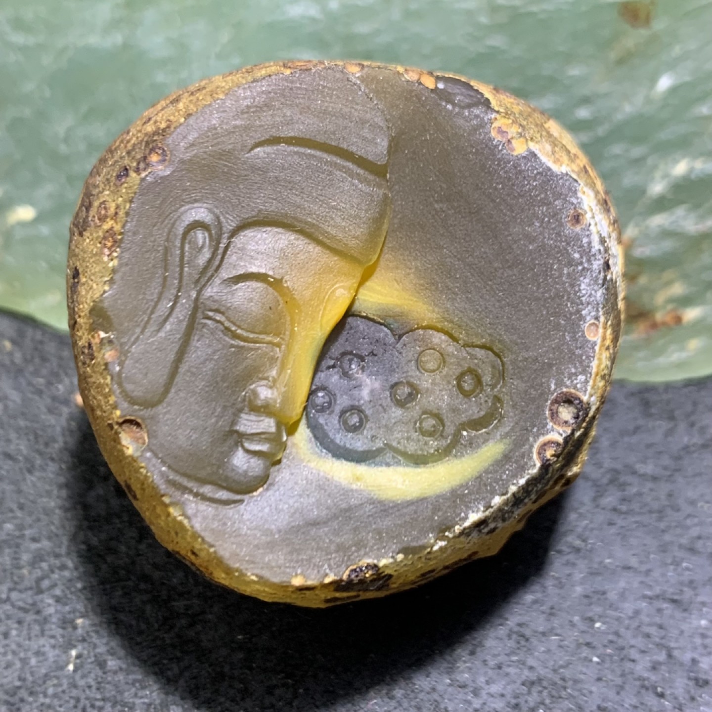 精美亚光蒙料战国红玛瑙高润度原皮雕刻佛国净土吊坠一个！