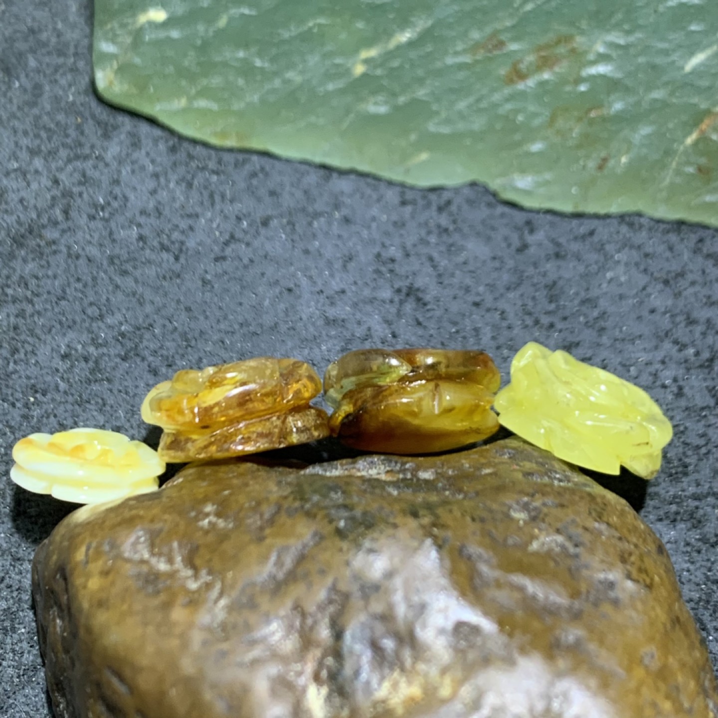 天然原矿蜜蜡通货珠玫瑰花4颗