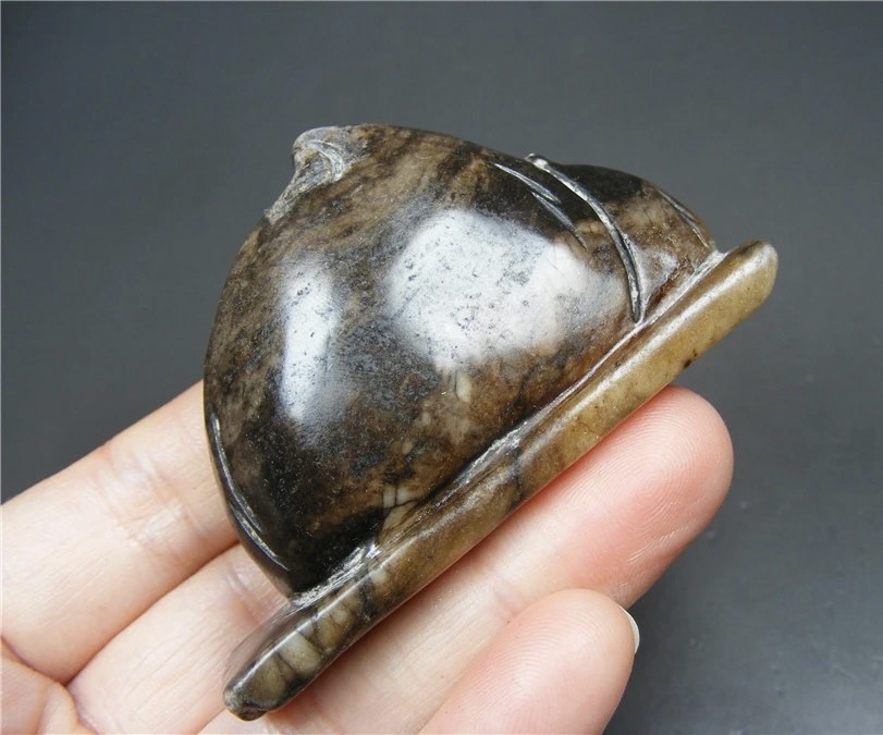 ｜冷门出品｜精选专拍·第贰拾壹场· 地方玉带沁圆雕双仙桃大把件