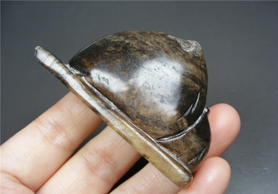｜冷门出品｜精选专拍·第贰拾壹场· 地方玉带沁圆雕双仙桃大把件