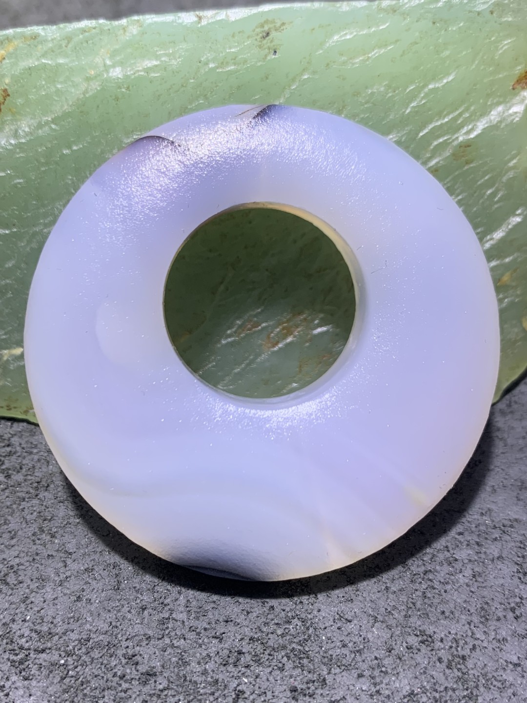 精美亚光高玉化海洋玉髓手工俏色巧雕喜鹊公主环挂件一个！