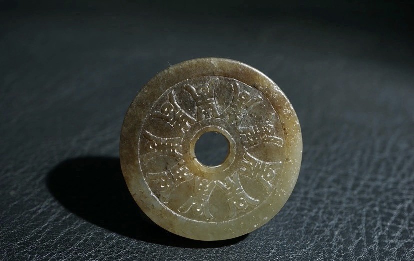 ｜冷门出品｜精选专拍·第贰拾壹场· 明清工老和田玉团寿玉璧挂件