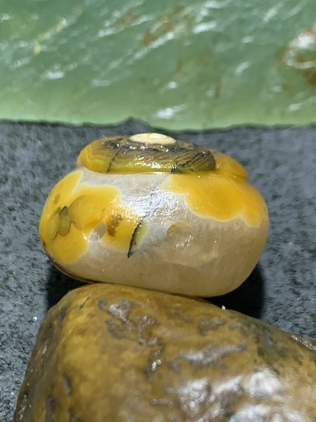 精美冰飘天眼战国红玛瑙手工俏色巧雕鹦鹉吊坠一个