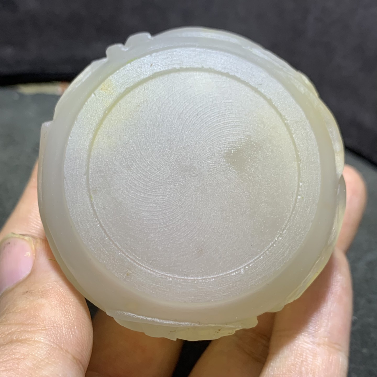 精美亚光高玉化巴西玛瑙满工雕刻海豚茶杯一个，