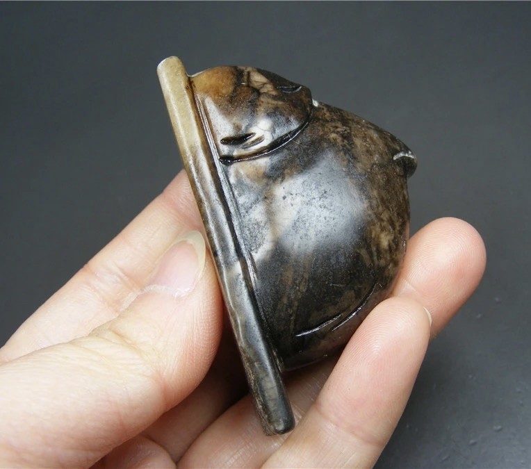 ｜冷门出品｜精选专拍·第贰拾壹场· 地方玉带沁圆雕双仙桃大把件