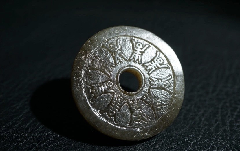 ｜冷门出品｜精选专拍·第贰拾壹场· 明清工老和田玉团寿玉璧挂件