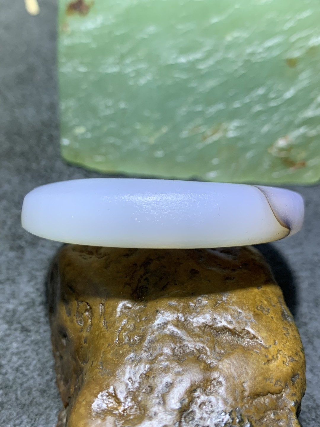 精美亚光高玉化海洋玉髓手工俏色巧雕喜鹊公主环挂件一个！