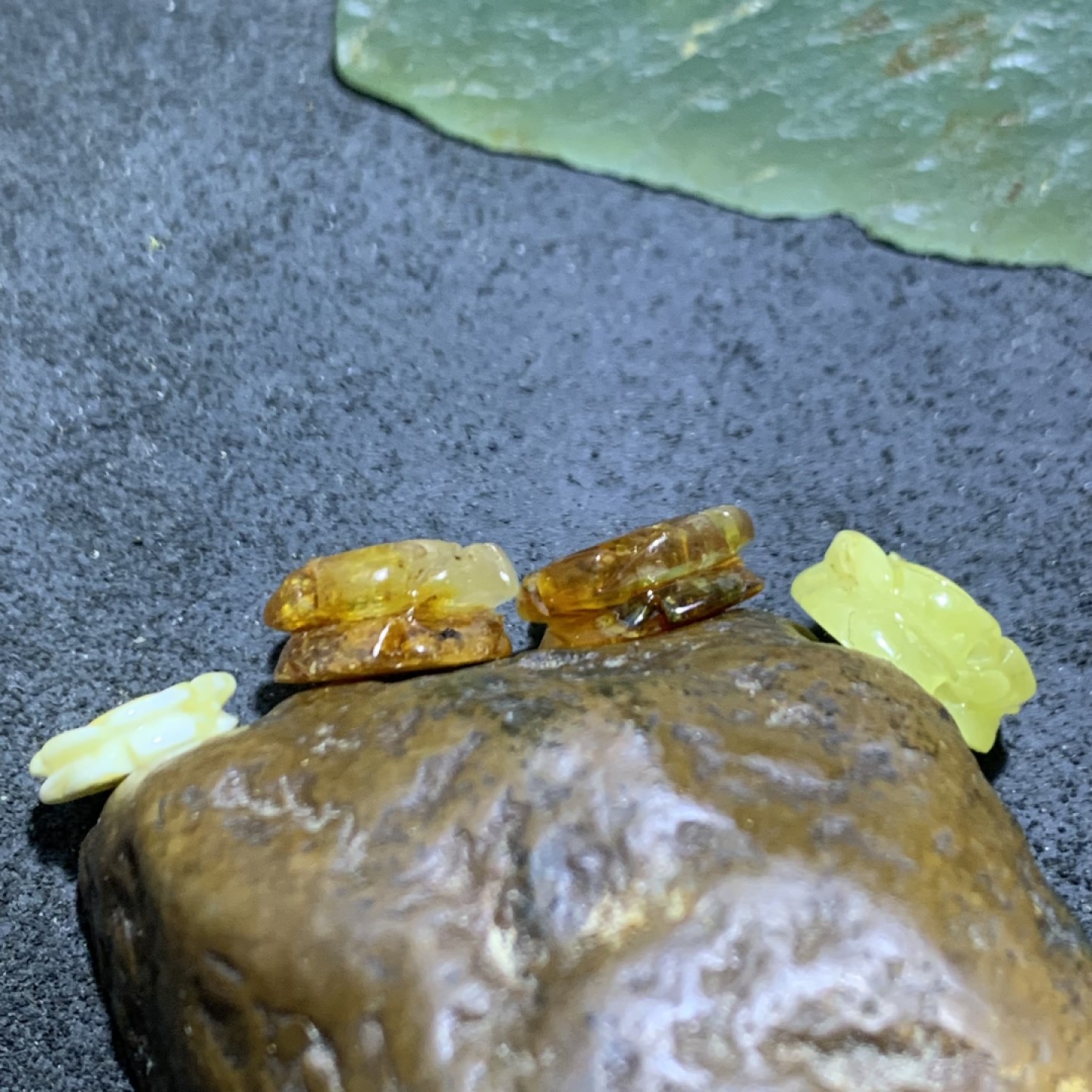 天然原矿蜜蜡通货珠玫瑰花4颗