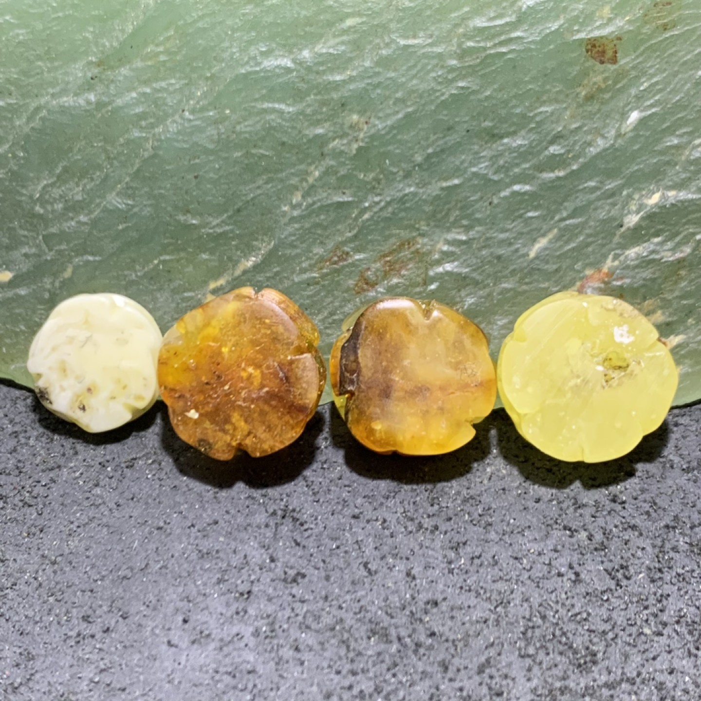 天然原矿蜜蜡通货珠玫瑰花4颗