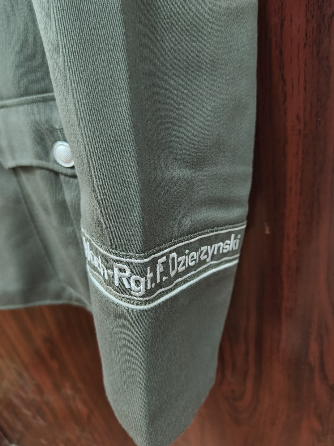 全场0元起拍 第44期 咸鱼国勋章拍卖专场 4月5日（周三）下午6：00开始 东德mfs捷尔任斯基警卫员仪仗队士兵常服一套 马裤呢面料 上衣ug52 直裤sg52