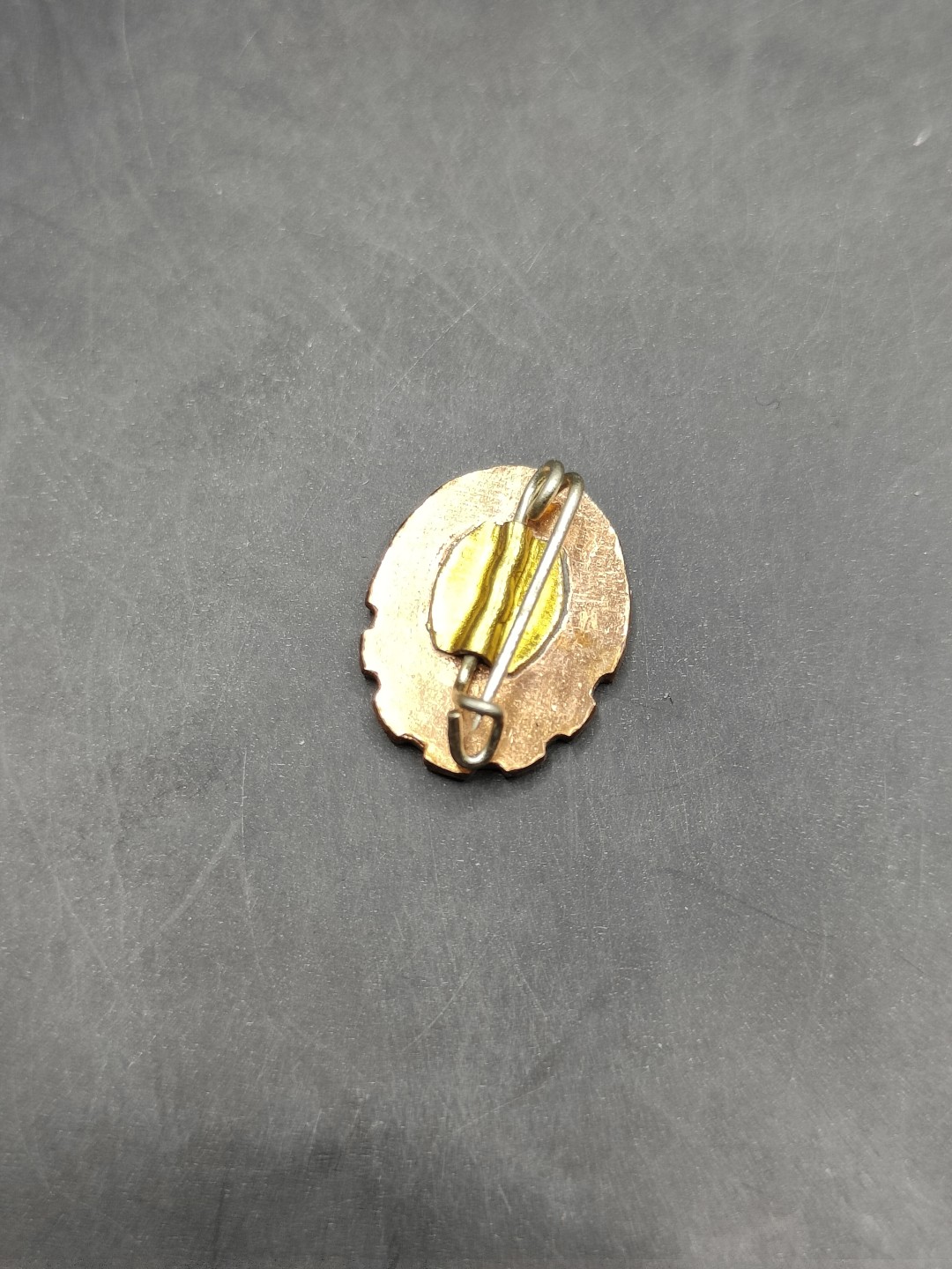 全场0元起拍 第44期 咸鱼国勋章拍卖专场 4月5日（周三）下午6：00开始 东德gst奖章