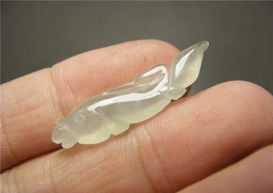 ｜冷门出品｜精选专拍·第贰拾壹场· 冰种淡色翡翠手工雕老雕法带孔小鱼坠