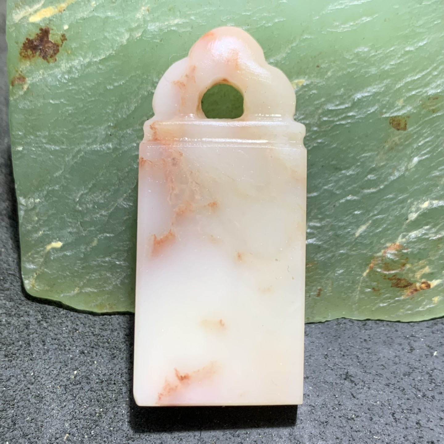 老挝朱砂结晶冻雕刻如意钮章料一方，