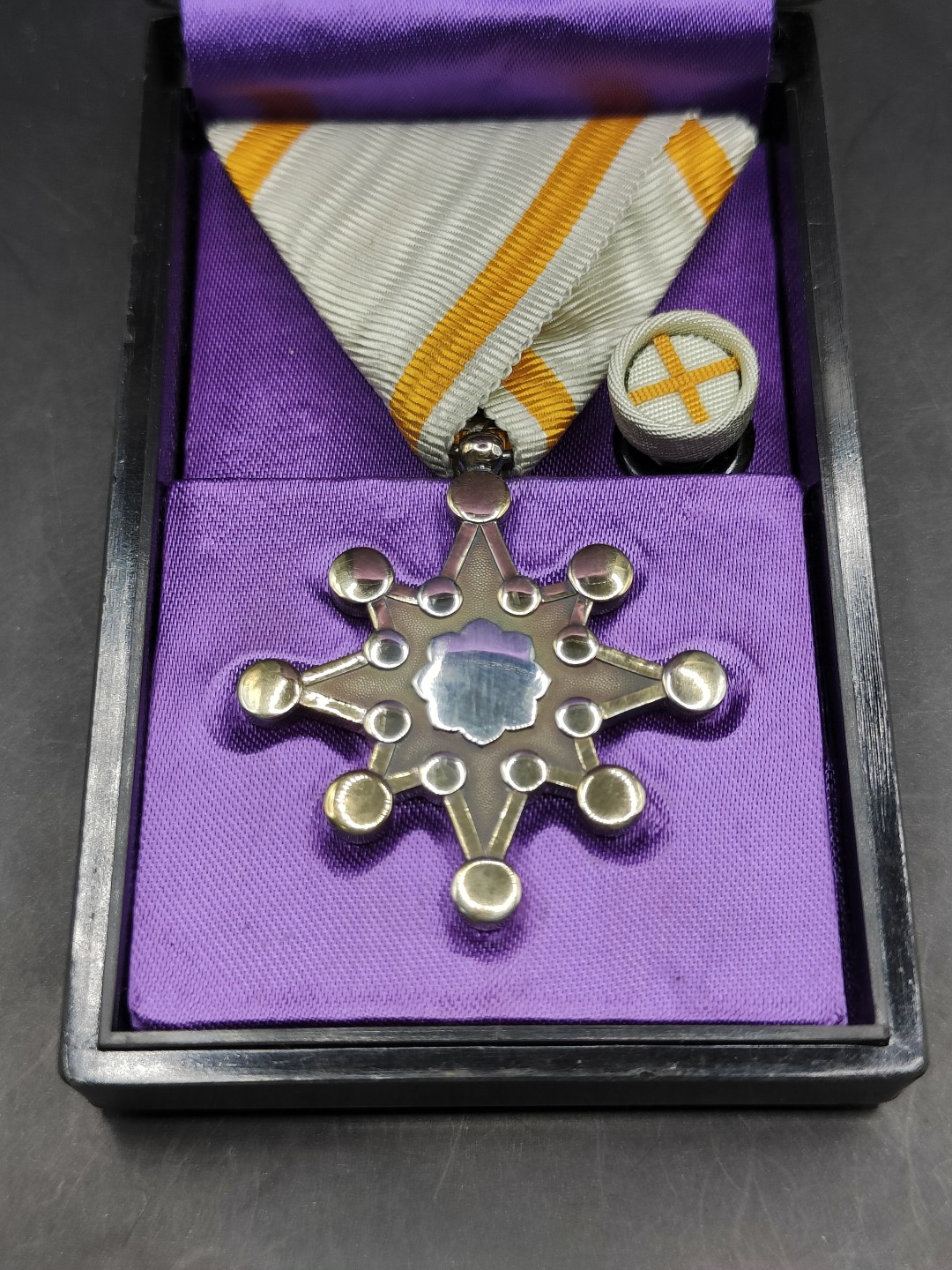 全场0元起拍 第44期 咸鱼国勋章拍卖专场 4月5日（周三）下午6：00开始 美品 日本七等瑞宝章 银制带盒略