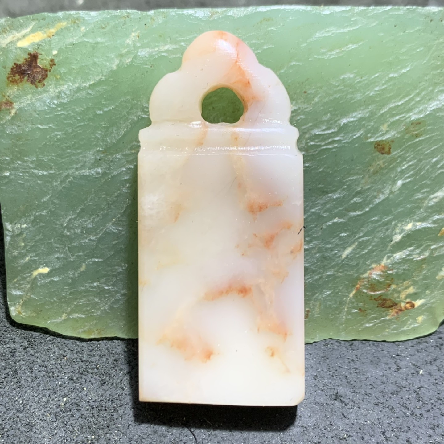 老挝朱砂结晶冻雕刻如意钮章料一方，