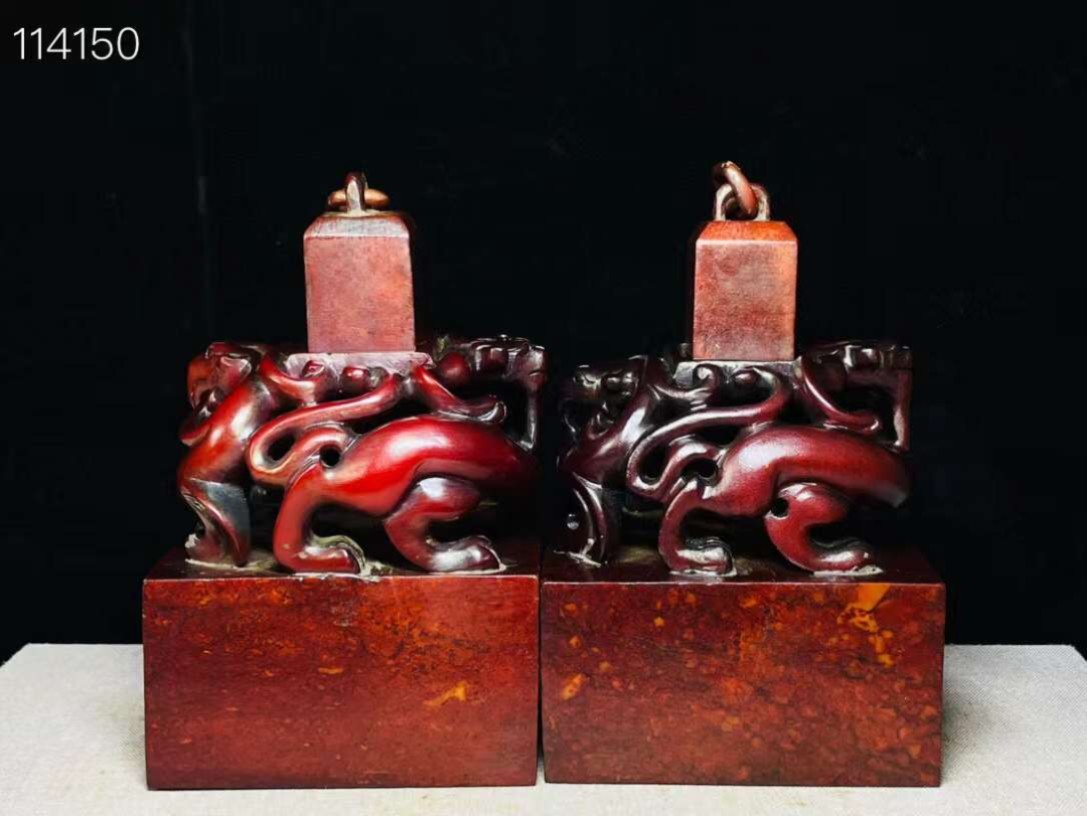 旧藏●精品和田红玉精雕镂空龙凤两连章