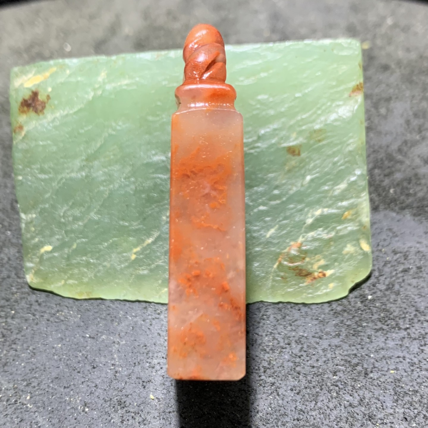 老挝朱砂结晶冻雕刻如意钮章料一方，
