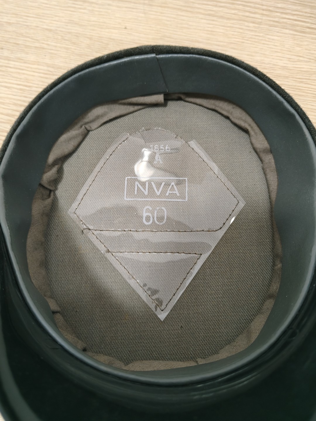 全场0元起拍 第44期 咸鱼国勋章拍卖专场 4月5日（周三）下午6：00开始 东德中期军官大檐帽 60cm