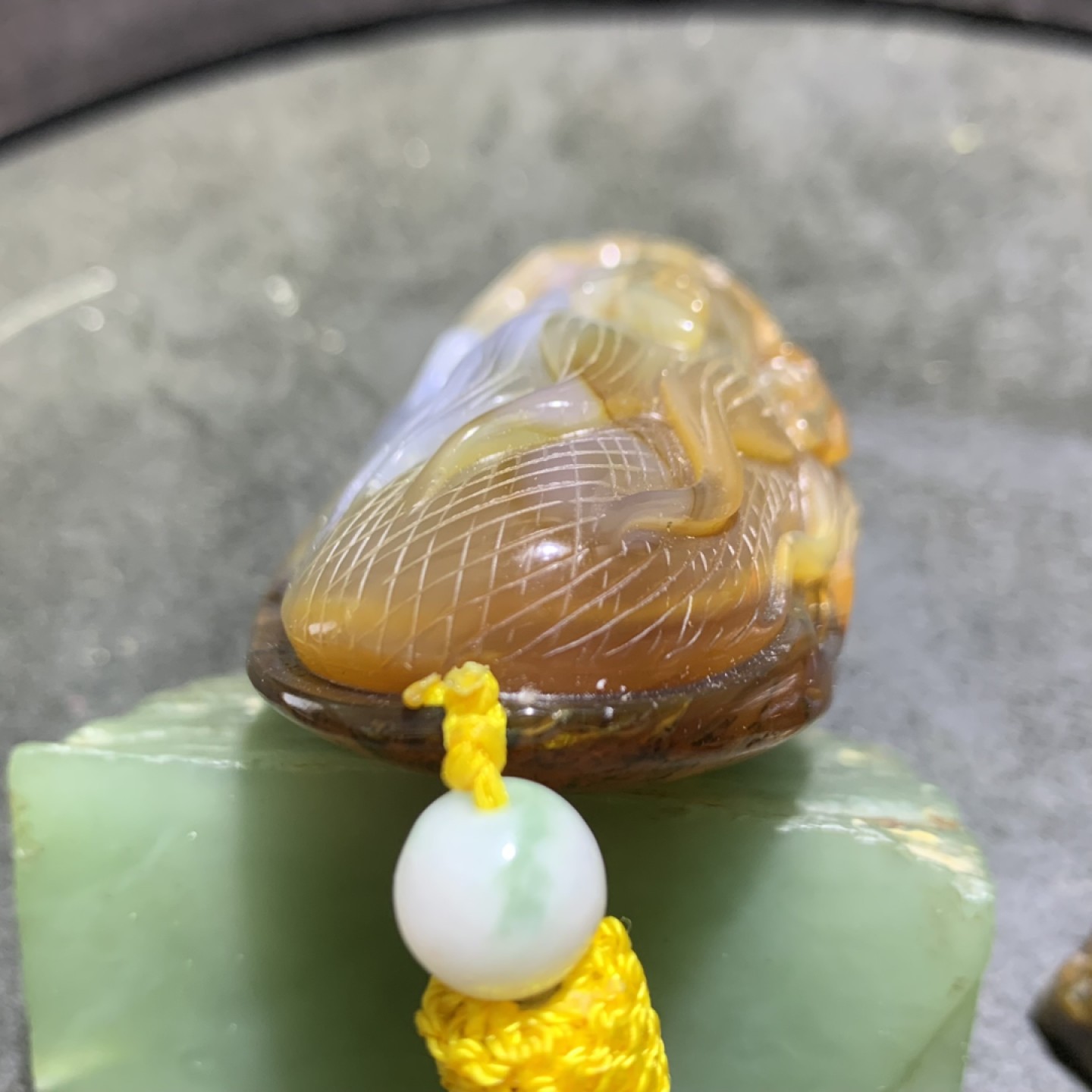 精美高玉化巴西玛瑙俏色巧雕龙首把件一个，