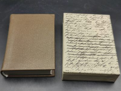 全场0元起拍 第44期 咸鱼国勋章拍卖专场 4月5日（周三）下午6：00开始 - 东德袖珍书 330页