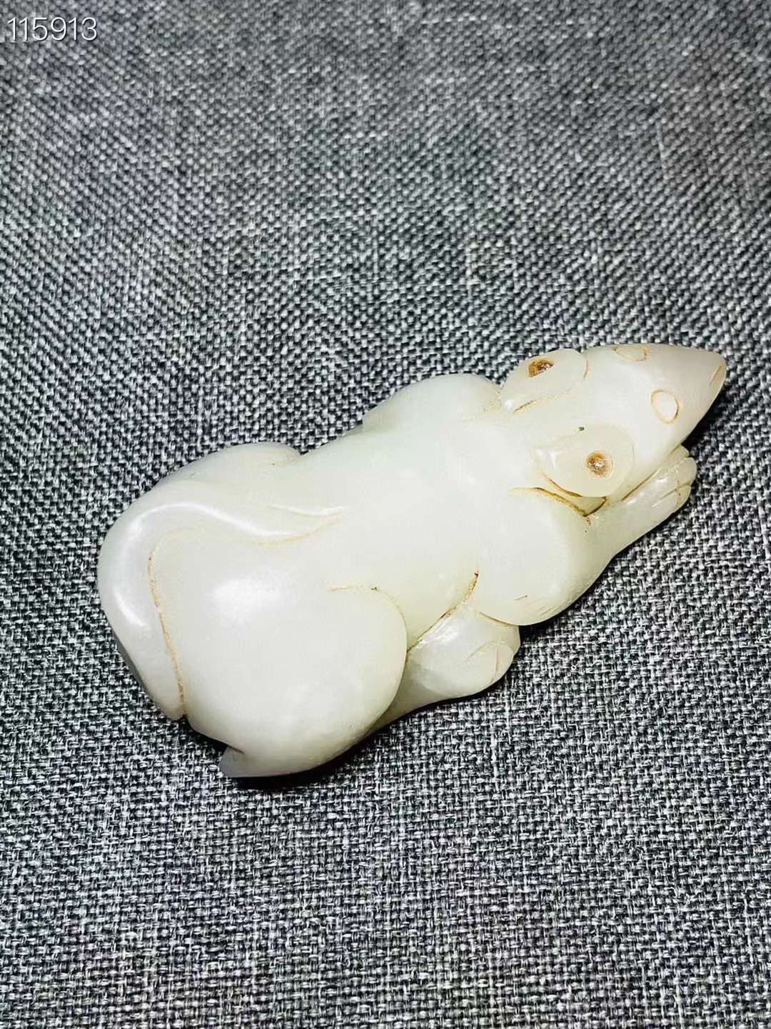 旧藏●精品和田玉精雕发财鼠手把件