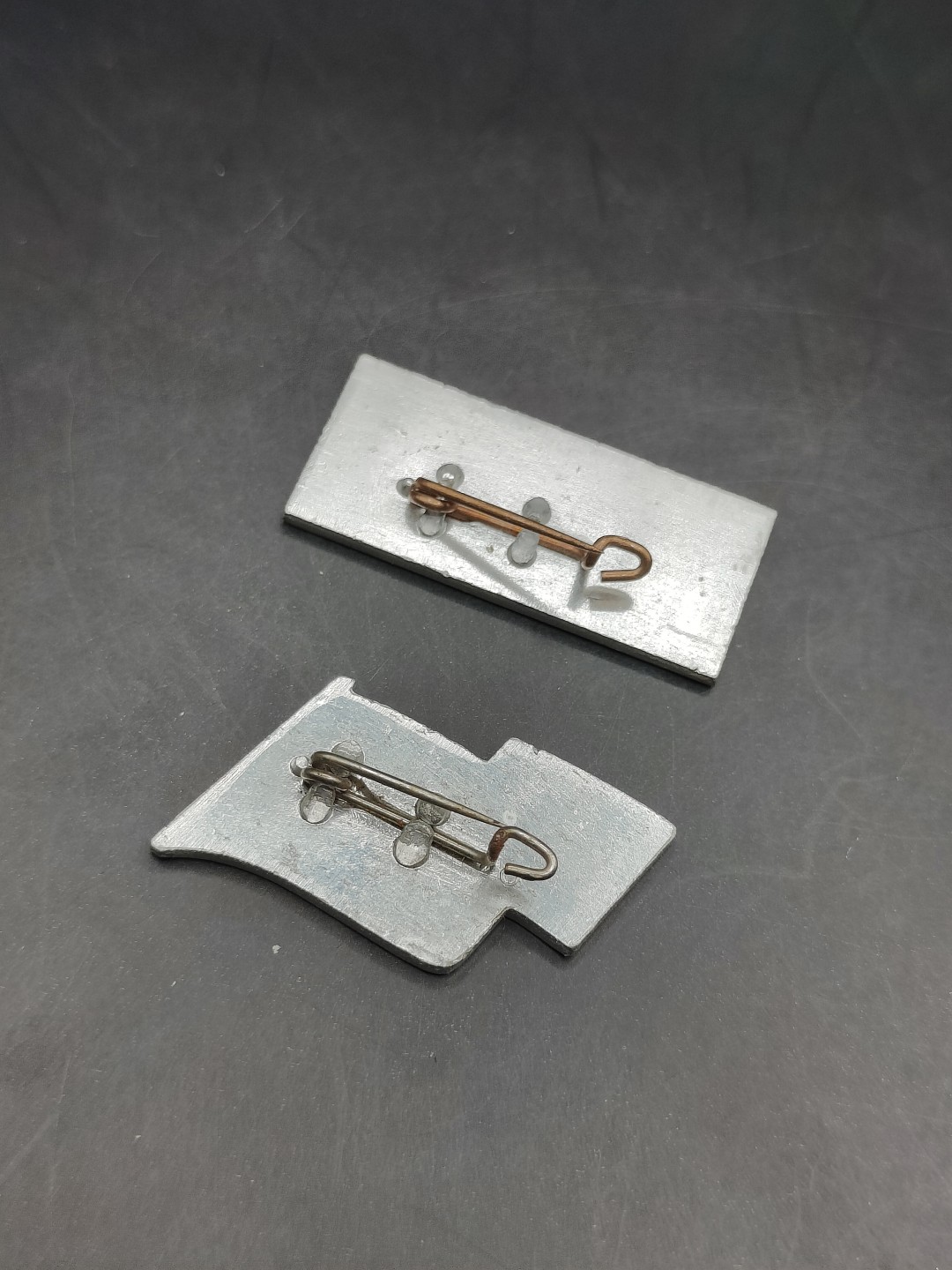 全场0元起拍 第44期 咸鱼国勋章拍卖专场 4月5日（周三）下午6：00开始 东德建国23-24周年纪念章