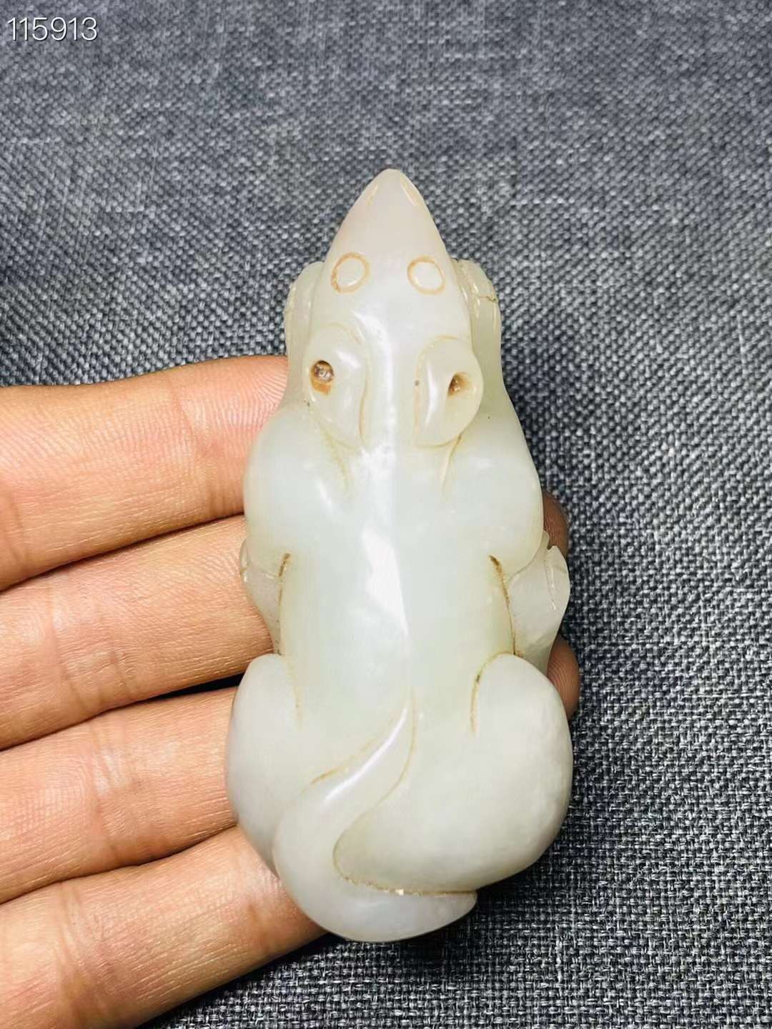 旧藏●精品和田玉精雕发财鼠手把件