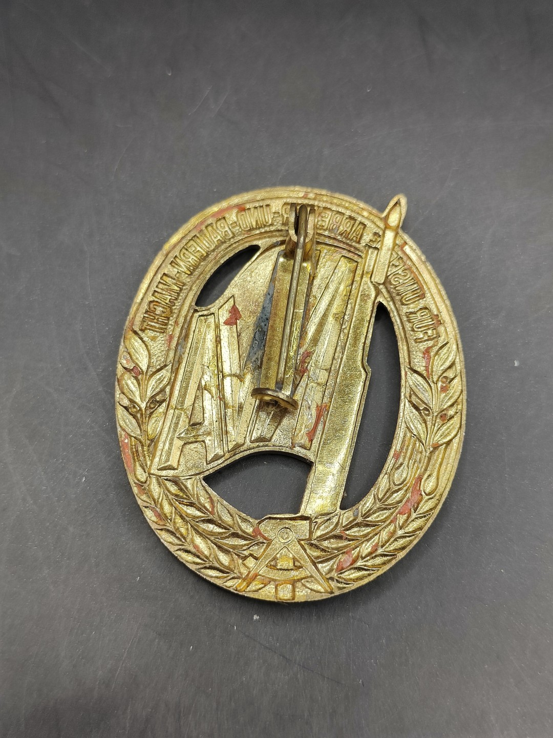 全场0元起拍 第44期 咸鱼国勋章拍卖专场 4月5日（周三）下午6：00开始 东德人民军体能章