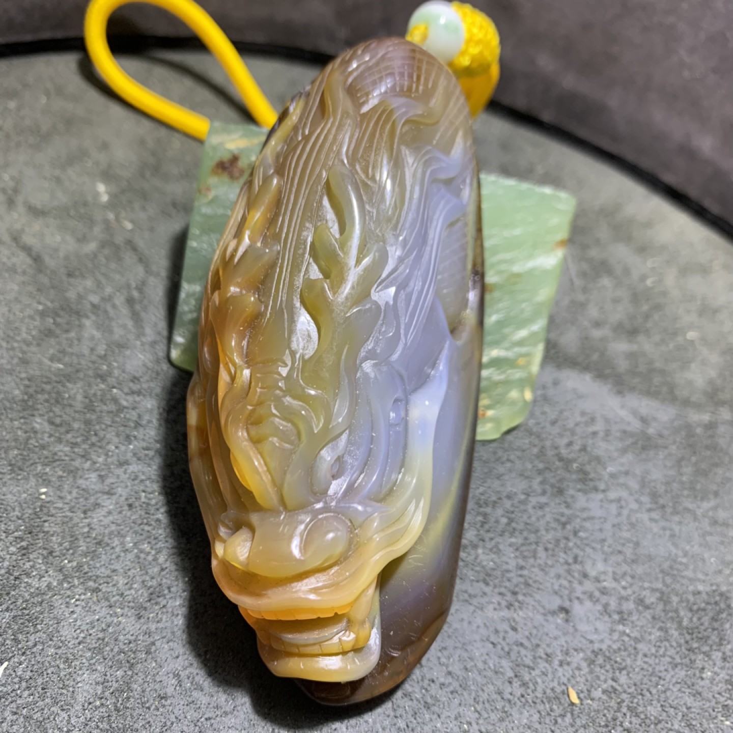 精美高玉化巴西玛瑙俏色巧雕龙首把件一个，