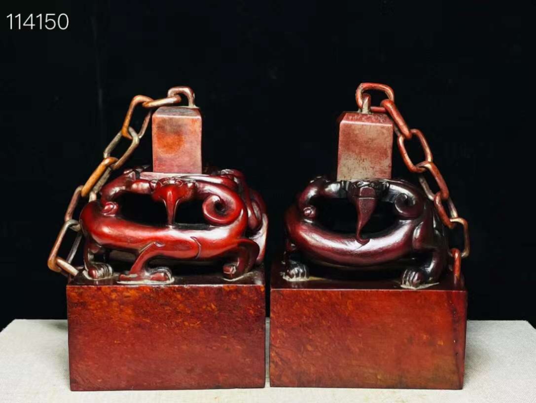 旧藏●精品和田红玉精雕镂空龙凤两连章