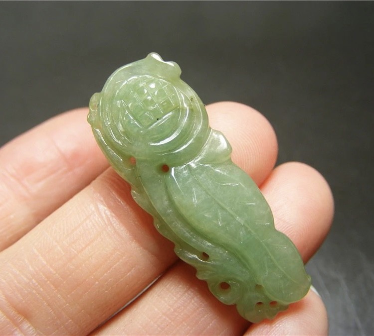 ｜冷门出品｜精选专拍·第贰拾壹场· 冰种晴水绿翡翠圆雕花卉大坠｜配证书