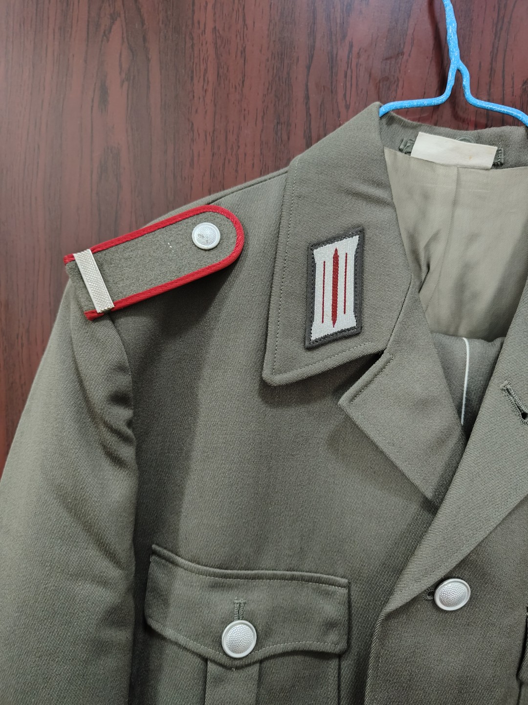 全场0元起拍 第44期 咸鱼国勋章拍卖专场 4月5日（周三）下午6：00开始 东德mfs捷尔任斯基警卫员仪仗队士兵常服一套 马裤呢面料 上衣ug52 直裤sg52