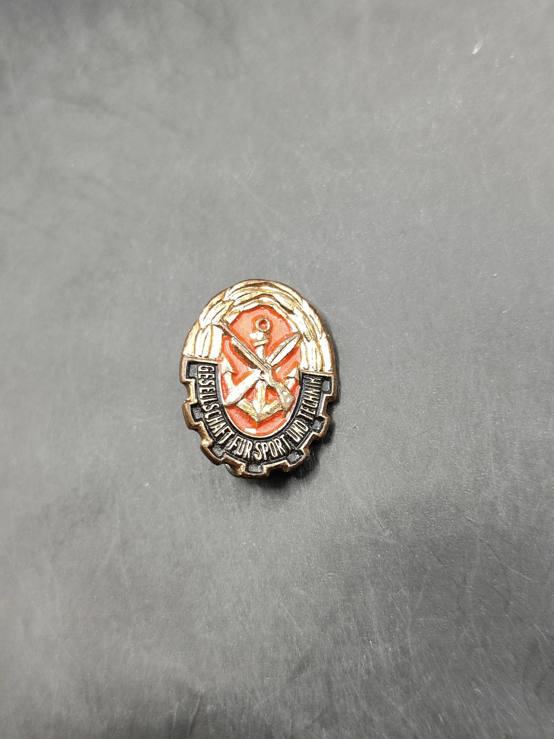 全场0元起拍 第44期 咸鱼国勋章拍卖专场 4月5日（周三）下午6：00开始 东德gst奖章