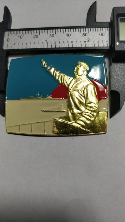 非常稀少的，大号，毛主席纪念章 - 非常稀少的大号毛主席纪念章，尺寸61.3MM