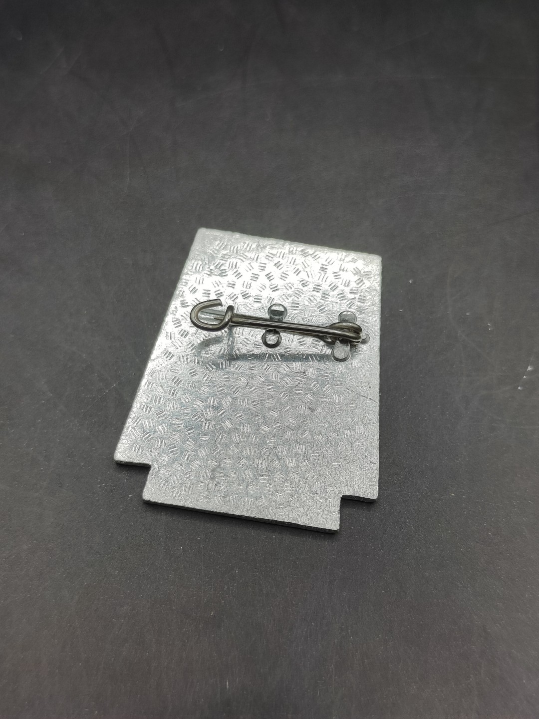 全场0元起拍 第44期 咸鱼国勋章拍卖专场 4月5日（周三）下午6：00开始 东德矿工能源工日奖章