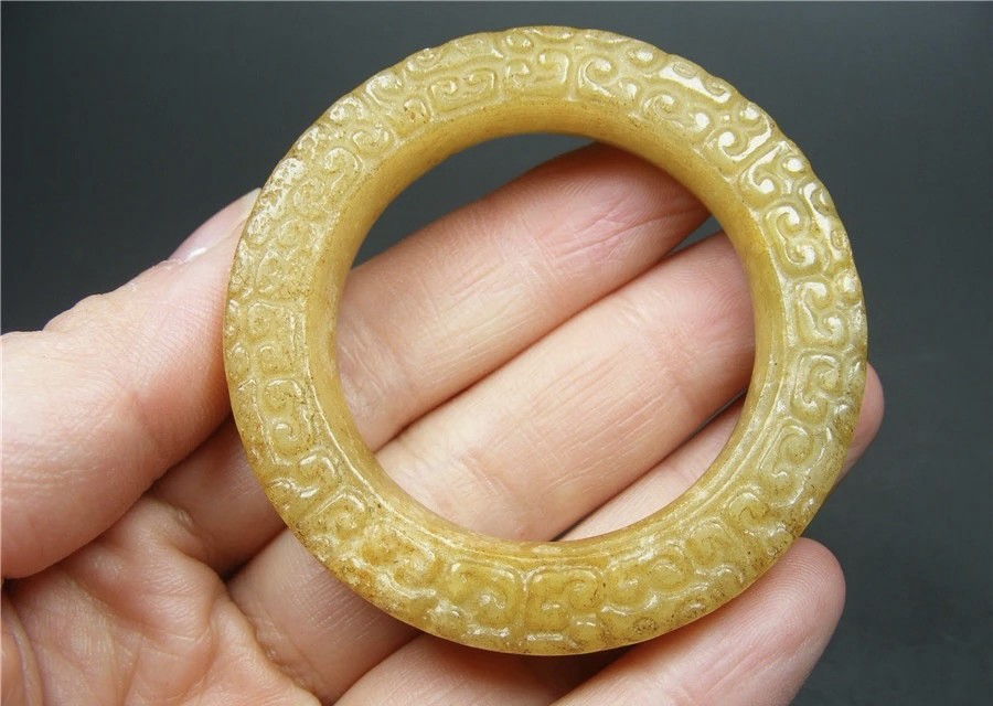 ｜冷门出品｜精选专拍·第贰拾贰场· 老地方黄玉双面工卷云纹带沁厚实大圆玉环