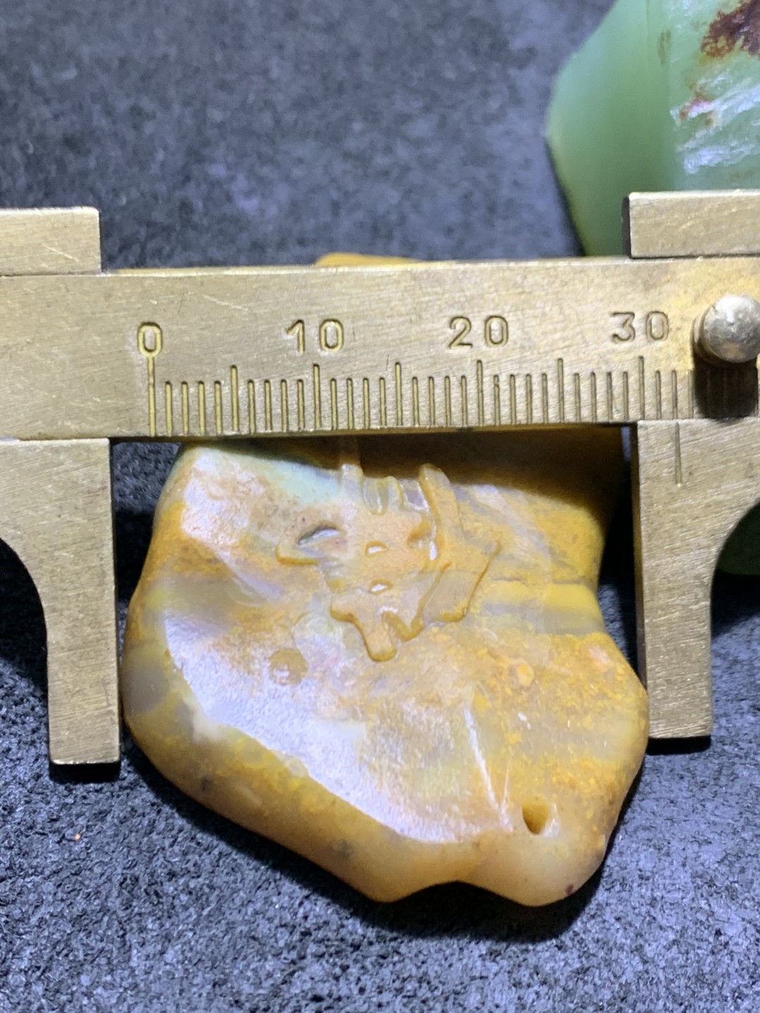 精美冰飘战国红玛瑙手工雕刻清净无为随形珠一个，