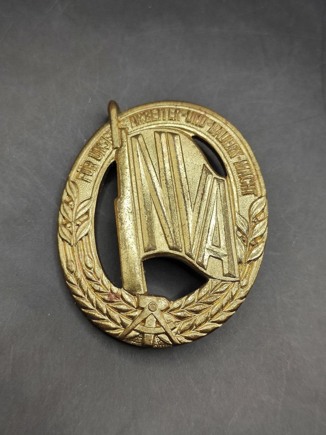 全场0元起拍 第44期 咸鱼国勋章拍卖专场 4月5日（周三）下午6：00开始 东德人民军体能章